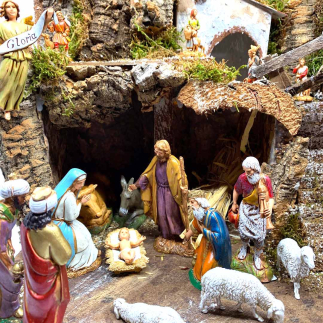 Presepe con cascata inclusa pompa e luci cm 45 x 30 x 37