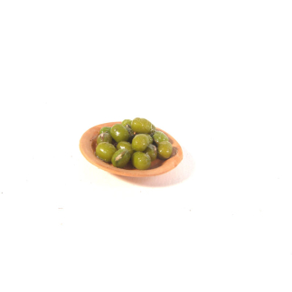 Piatto con olive verdi