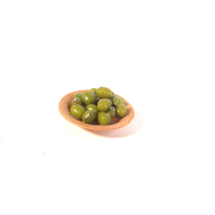 Piatto con olive verdi